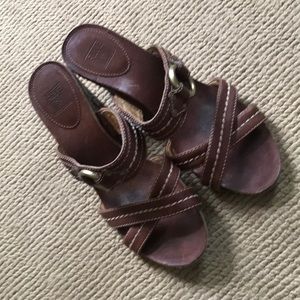 Frye “Lynn Slide” Size 10 - cognac color leather sandals